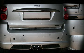 Autorückseite mit installierter Einparkhilfe